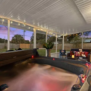  Holiday home Family-friendly With Private Hot Tub! United States
